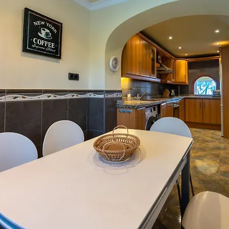 3 Bedroom House, 400m To The Beach, Near La Cala De Mijas Сasa de vacaciones
