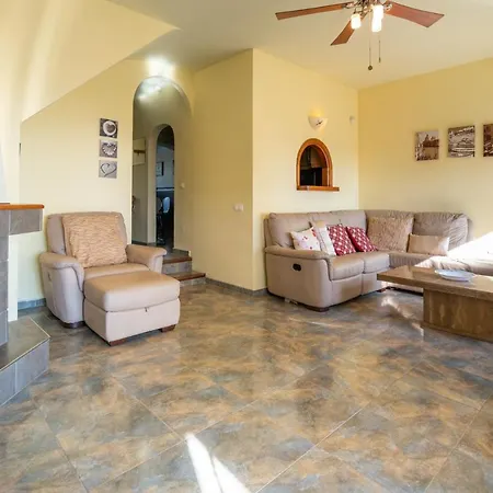 Сasa de vacaciones 3 Bedroom House, 400m To The Beach, Near La Cala De Mijas Málaga
