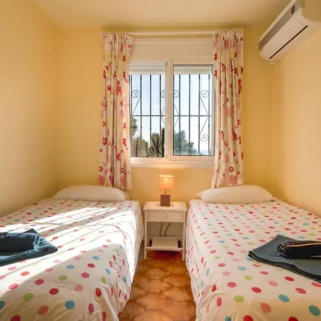 3 Bedroom House, 400m To The Beach, Near La Cala De Mijas *