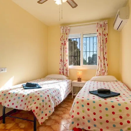 Сasa de vacaciones 3 Bedroom House, 400m To The Beach, Near La Cala De Mijas